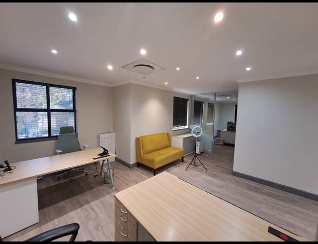 140M² OFFICE TO LET IN DUNKELD WEST
